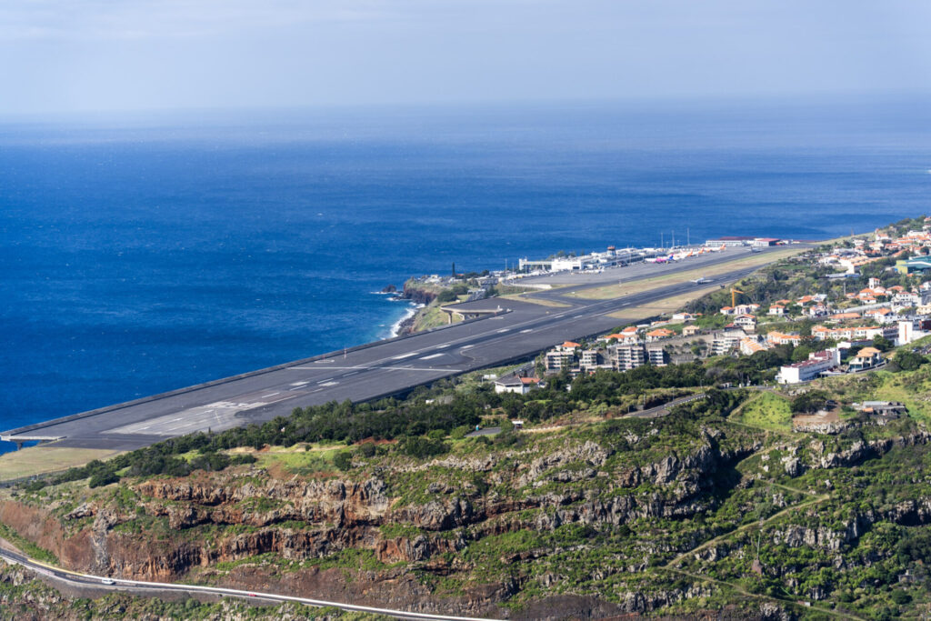 Le Miradouro do Pico do Facho : une imprenable sur l'aéroport de Funchal. Crédit photo obligatoire : Cyrille Ardaud / Est-en-Ouest.fr