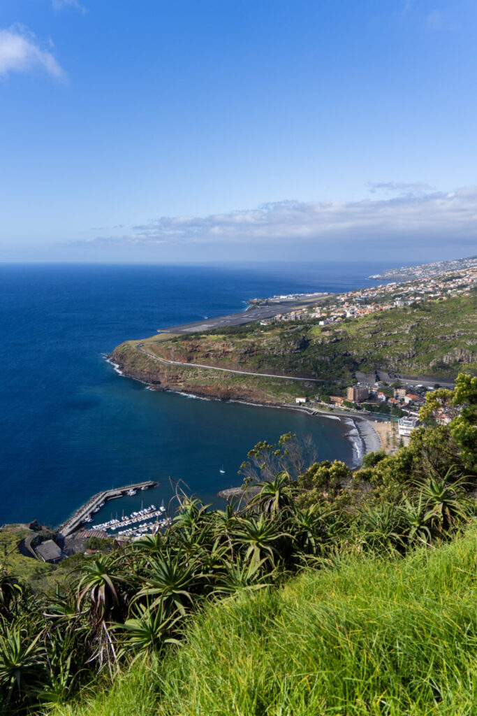 Le Miradouro do Pico do Facho : une imprenable sur l'aéroport de Funchal. Crédit photo obligatoire : Cyrille Ardaud / Est-en-Ouest.fr